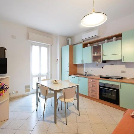 Trilocale Mazzini Con 2 Balconi Apartamento Varazze Exterior foto