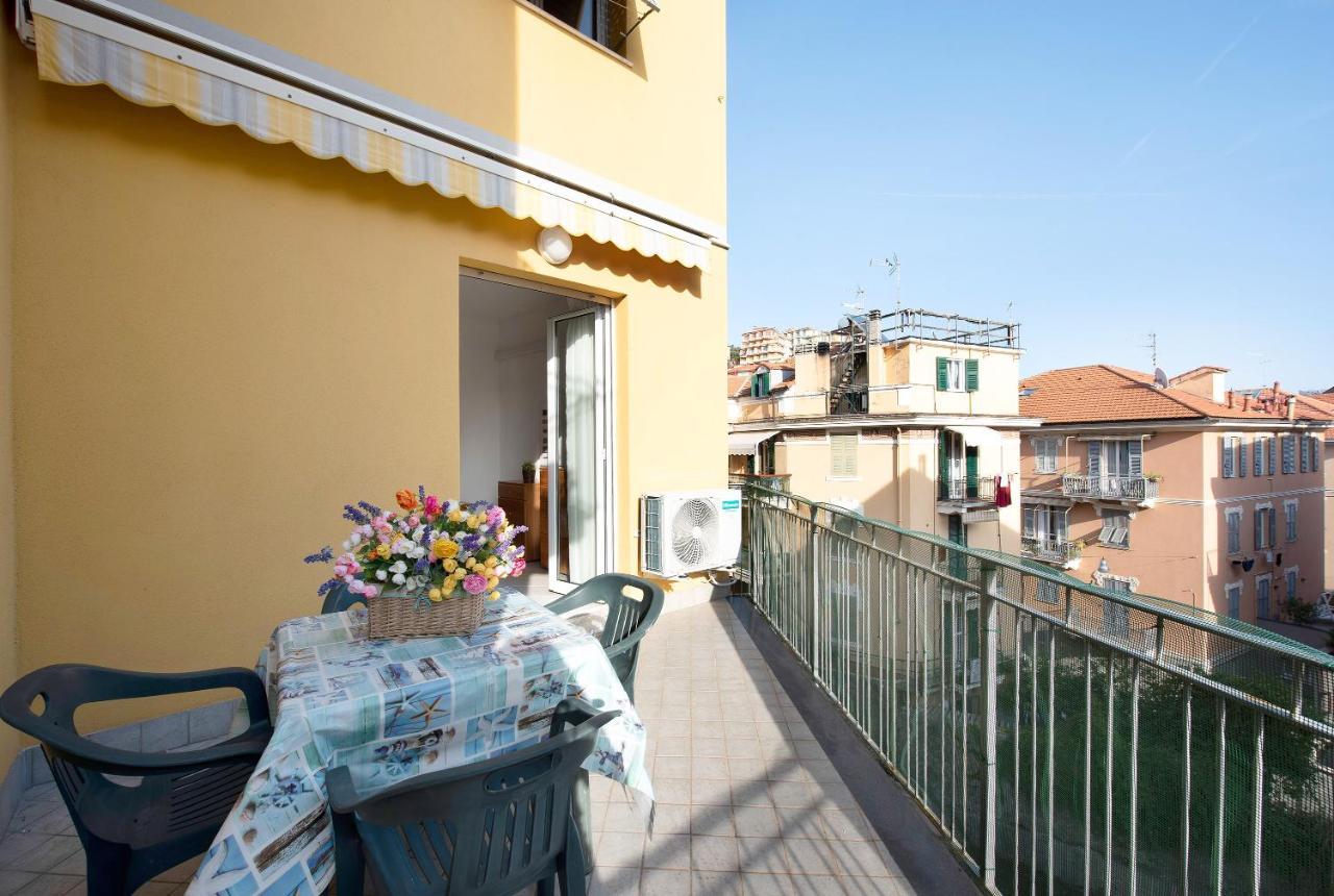 Trilocale Mazzini Con 2 Balconi Apartamento Varazze Exterior foto