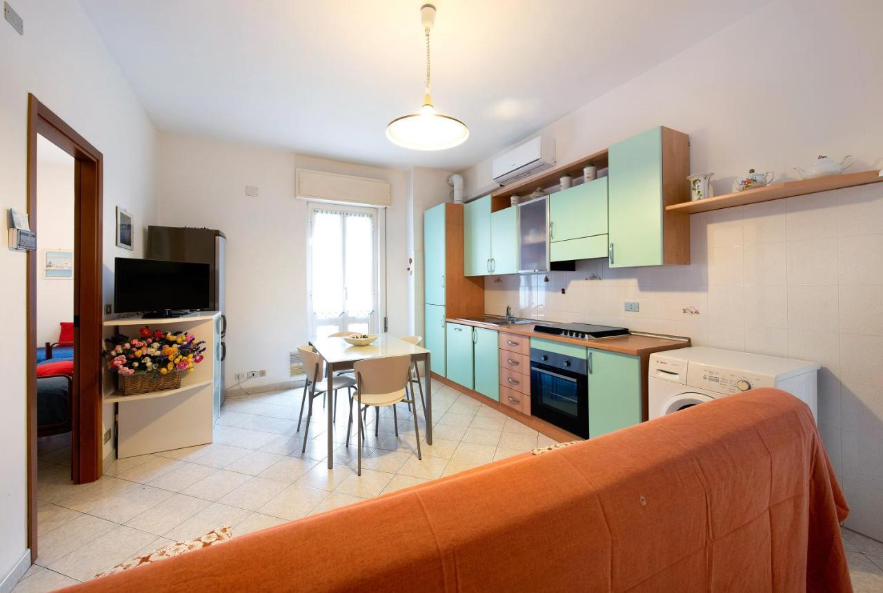 Trilocale Mazzini Con 2 Balconi Apartamento Varazze Exterior foto